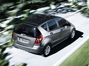 Imagem Um caro quebra-cabeça de sedã poderoso